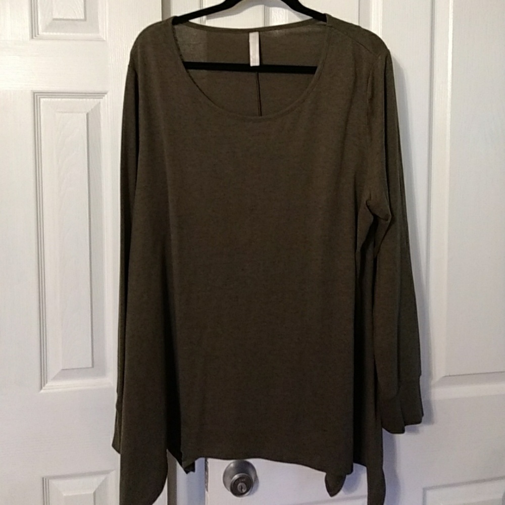 Long sleeve shark hem shirt